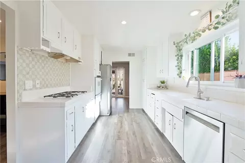 Kitchen - 6155 Goshen Ave, Simi Valley, CA 93063 photo 4 of 4