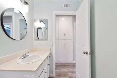 Bath - 6155 Goshen Ave, Simi Valley, CA 93063 photo 2 of 3
