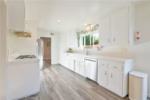 Kitchen - 6155 Goshen Ave, Simi Valley, CA 93063 photo 2 of 4