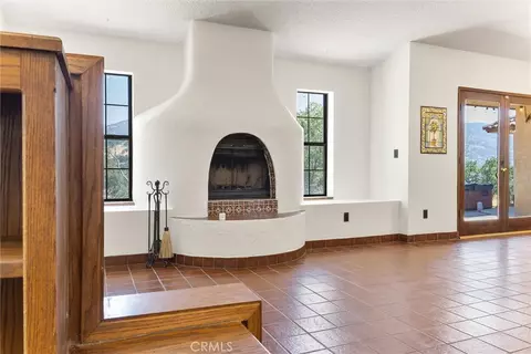 Living - 23921 Parke Ct, Tehachapi, CA 93561 photo 6 of 7