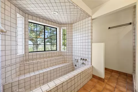 Bath - 23921 Parke Ct, Tehachapi, CA 93561 photo 4 of 5