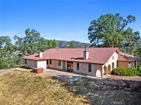 Exterior - 23921 Parke Ct, Tehachapi, CA 93561 photo 7 of 9