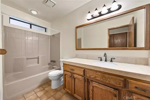 Bath - 23921 Parke Ct, Tehachapi, CA 93561 photo 5 of 5