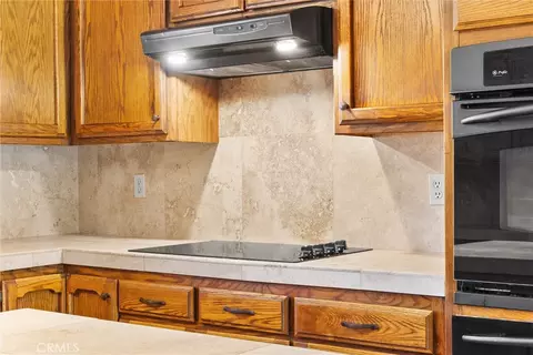 Kitchen - 23921 Parke Ct, Tehachapi, CA 93561 photo 4 of 4