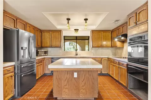 Kitchen - 23921 Parke Ct, Tehachapi, CA 93561 photo 1 of 4