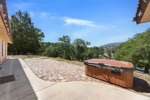 Exterior - 23921 Parke Ct, Tehachapi, CA 93561 photo 5 of 9