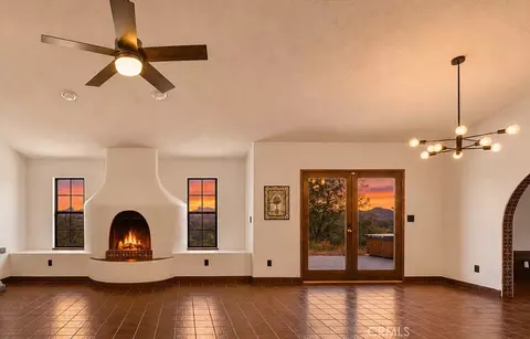 Living - 23921 Parke Ct, Tehachapi, CA 93561 photo 4 of 7