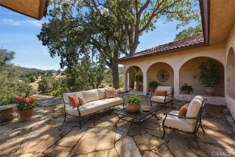 Exterior - 23921 Parke Ct, Tehachapi, CA 93561 photo 2 of 9