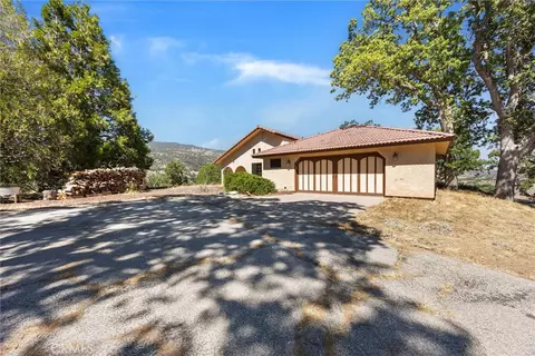 Exterior - 23921 Parke Ct, Tehachapi, CA 93561 photo 8 of 9