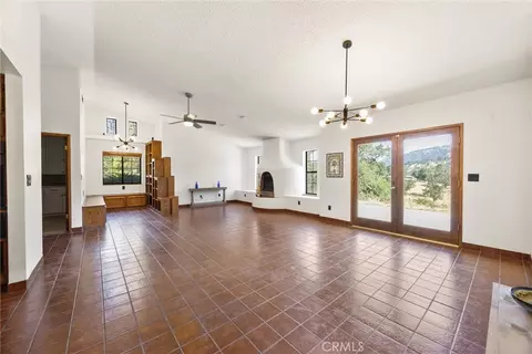 Living - 23921 Parke Ct, Tehachapi, CA 93561 photo 1 of 7