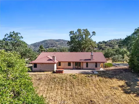 Exterior - 23921 Parke Ct, Tehachapi, CA 93561 photo 6 of 9