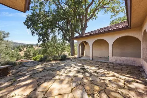 Exterior - 23921 Parke Ct, Tehachapi, CA 93561 photo 3 of 9