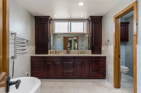 Bath - 586 Valley Gate Rd, Simi Valley, CA 93065 photo 3 of 6