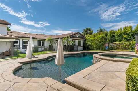 Exterior - 586 Valley Gate Rd, Simi Valley, CA 93065 photo 8 of 12