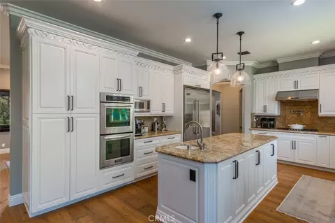 Kitchen - 586 Valley Gate Rd, Simi Valley, CA 93065 photo 2 of 2
