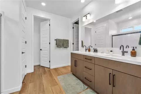 Bath - 3230 Emerald Ln, Lancaster, CA 93535 photo 2 of 2