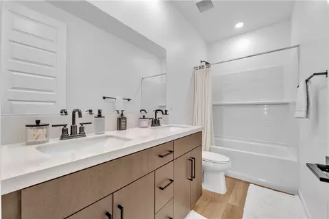 Bath - 3230 Emerald Ln, Lancaster, CA 93535 photo 1 of 2