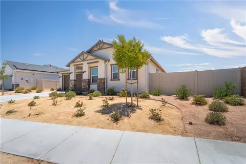 Exterior - 3230 Emerald Ln, Lancaster, CA 93535 photo 8 of 9
