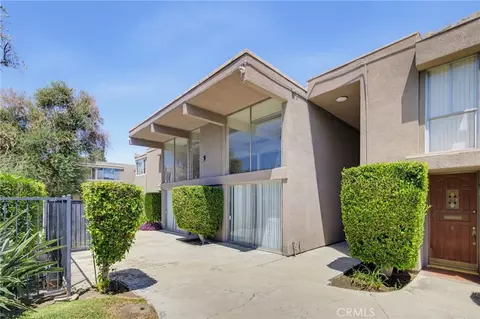 18134 Killion St #4, Tarzana, CA 91356