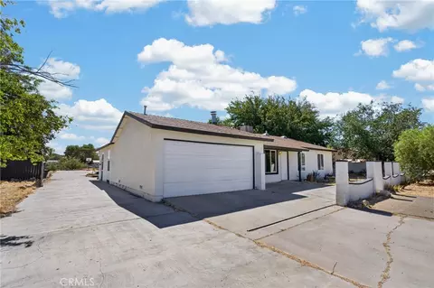 Exterior - 40196 177th St E, Palmdale, CA 93591 photo 2 of 11