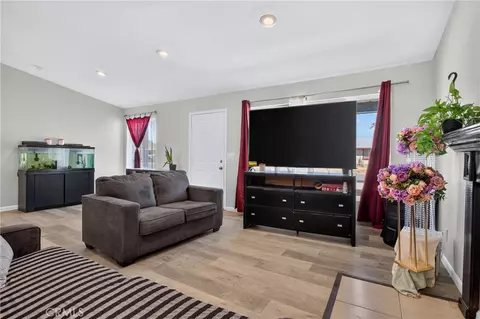 Living - 40196 177th St E, Palmdale, CA 93591 photo 2 of 2