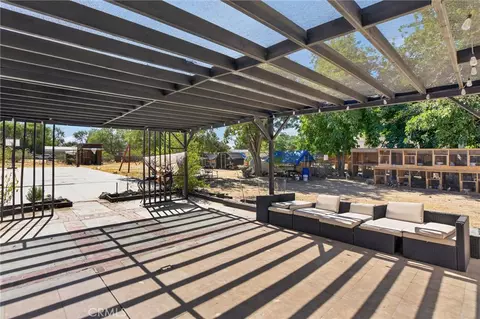 Exterior - 40196 177th St E, Palmdale, CA 93591 photo 4 of 11