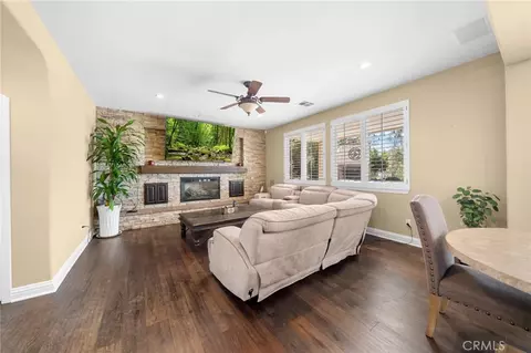 Living - 5446 Sunlight, Simi Valley, CA 93063 photo 2 of 8