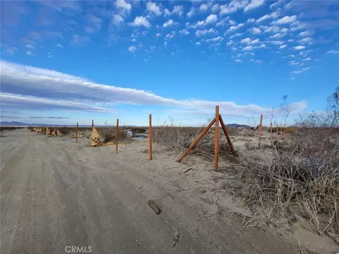 0 190 St E Ave T4, Palmdale, CA 93591 photo 4