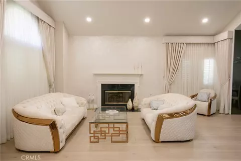 Living - 3060 Sioux Ct, Simi Valley, CA 93063 photo 1 of 4