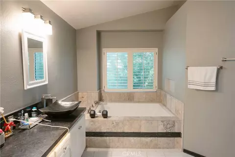 Bath - 3060 Sioux Ct, Simi Valley, CA 93063 photo 5 of 5