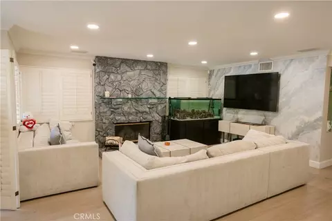 Living - 3060 Sioux Ct, Simi Valley, CA 93063 photo 4 of 4