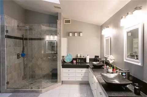 Bath - 3060 Sioux Ct, Simi Valley, CA 93063 photo 1 of 5