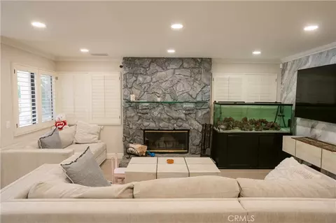 Living - 3060 Sioux Ct, Simi Valley, CA 93063 photo 3 of 4