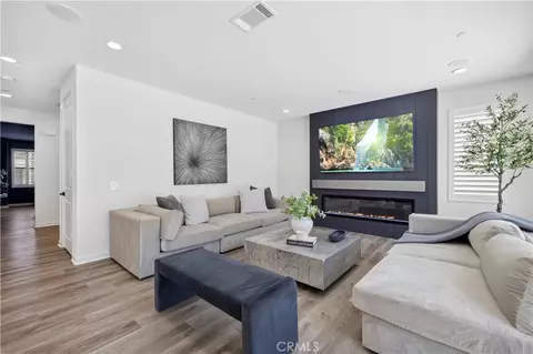 Living - 28588 Foothill, Saugus, CA 91350 photo 1 of 2