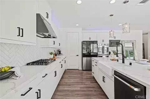 Kitchen - 28588 Foothill, Saugus, CA 91350 photo 2 of 3