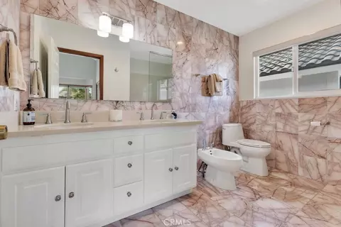 Bath - 2320 Jamestown Ln, Oxnard, CA 93035 photo 1 of 1