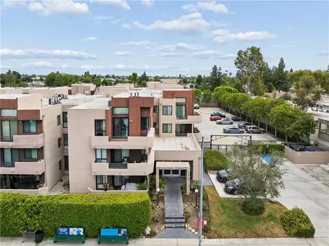 7826 Topanga Cyn #220, Canoga Park, CA 91304