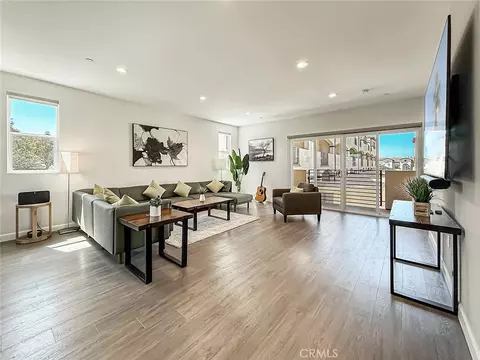 946 Warwick, Thousand Oaks, CA 91360