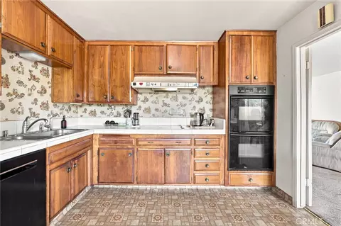 Kitchen - 630 Janetwood, Oxnard, CA 93030 photo 2 of 2