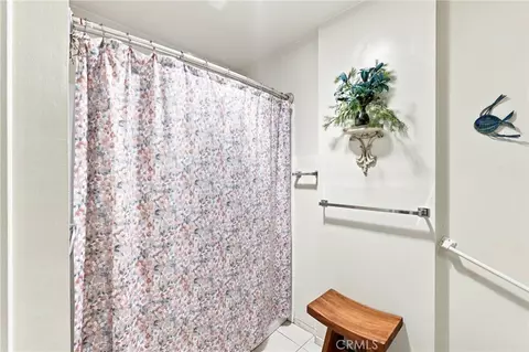 Bath - 630 Janetwood, Oxnard, CA 93030 photo 3 of 7