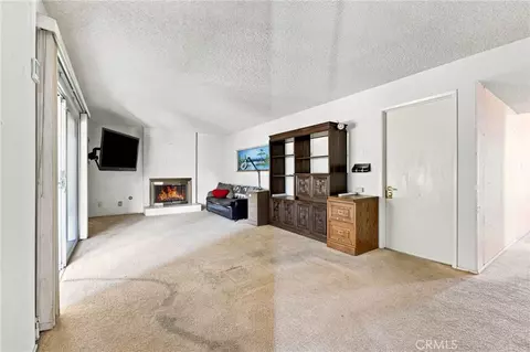 Living - 630 Janetwood, Oxnard, CA 93030 photo 1 of 5