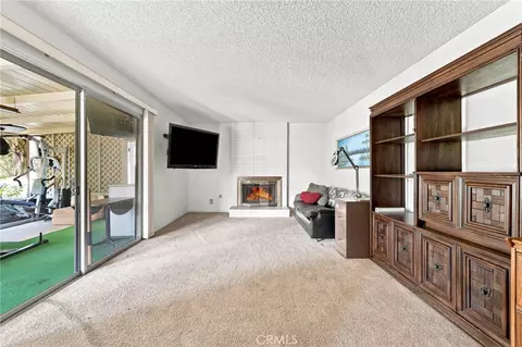 Living - 630 Janetwood, Oxnard, CA 93030 photo 2 of 5