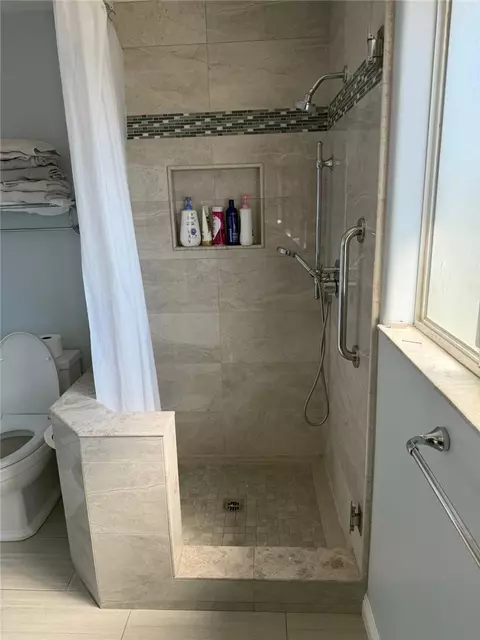 Bath - 630 Janetwood, Oxnard, CA 93030 photo 4 of 7