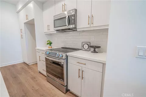 Kitchen - 138 S Gardenia Ave, Compton, CA 90220 photo 4 of 5