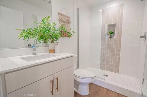 Bath - 138 S Gardenia Ave, Compton, CA 90220 photo 2 of 4