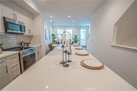 Kitchen - 138 S Gardenia Ave, Compton, CA 90220 photo 2 of 5