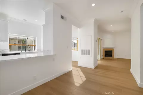 5799 Freebird Ln #102, Oak Park, CA 91377