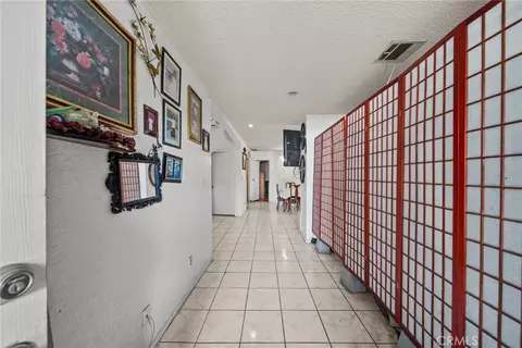 1875 W Slauson Ave, Los Angeles, CA 90047