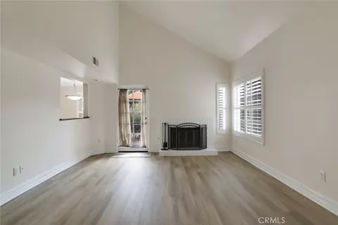 Living - 1820 Suntree Ln, Simi Valley, CA 93063 photo 2 of 5