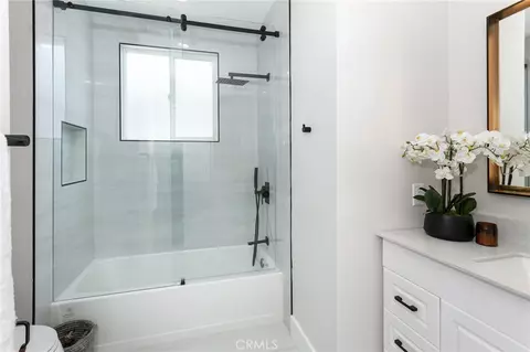 Bath - 6853 Willis Ave, Van Nuys, CA 91405 photo 3 of 6